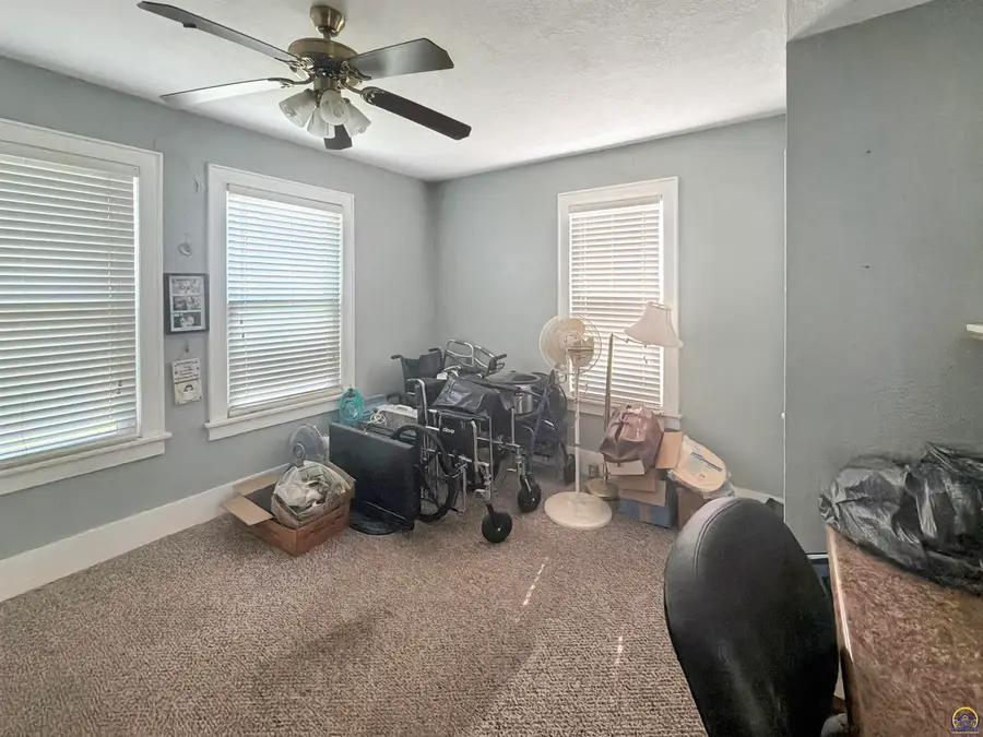 109 N 10th St, Atchison, KS 66002 - #3