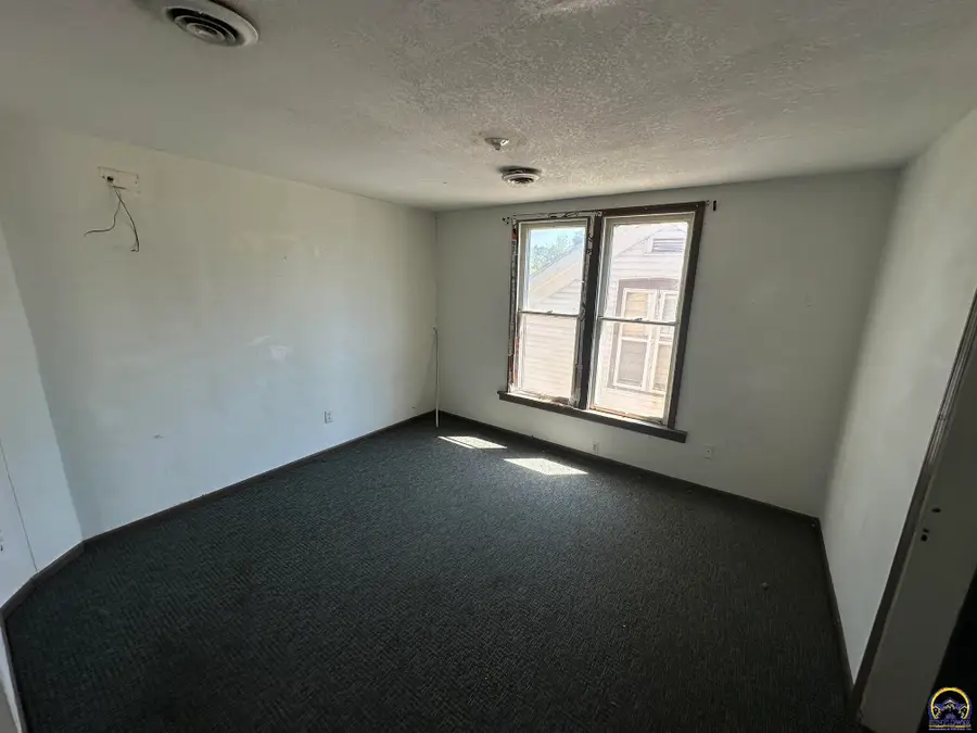 421 Congress St, Emporia, KS 66801 - #2