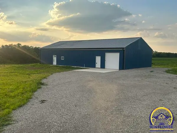 10594 86th St, Oskaloosa, KS 66066
