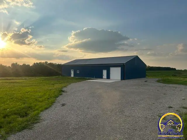 10594 86th St, Oskaloosa, KS 66066 - #2