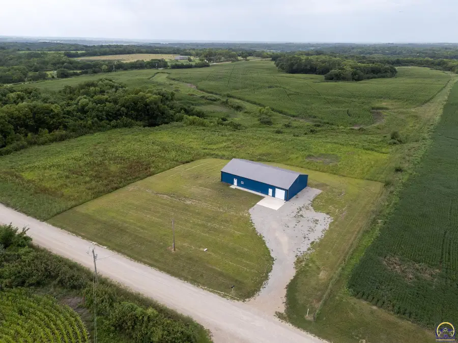 10594 86th St, Oskaloosa, KS 66066 - #3