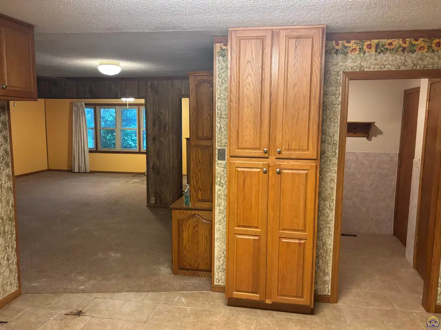 906 W Mulberry St, Chanute, KS 66720 - #3