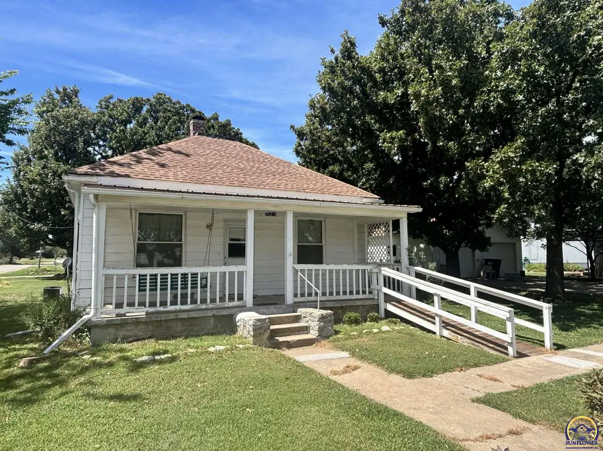 521 Elm St, Cottonwood Falls, KS 66845 - #1