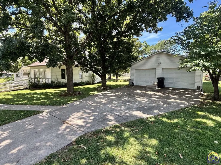 521 Elm St, Cottonwood Falls, KS 66845 - #3