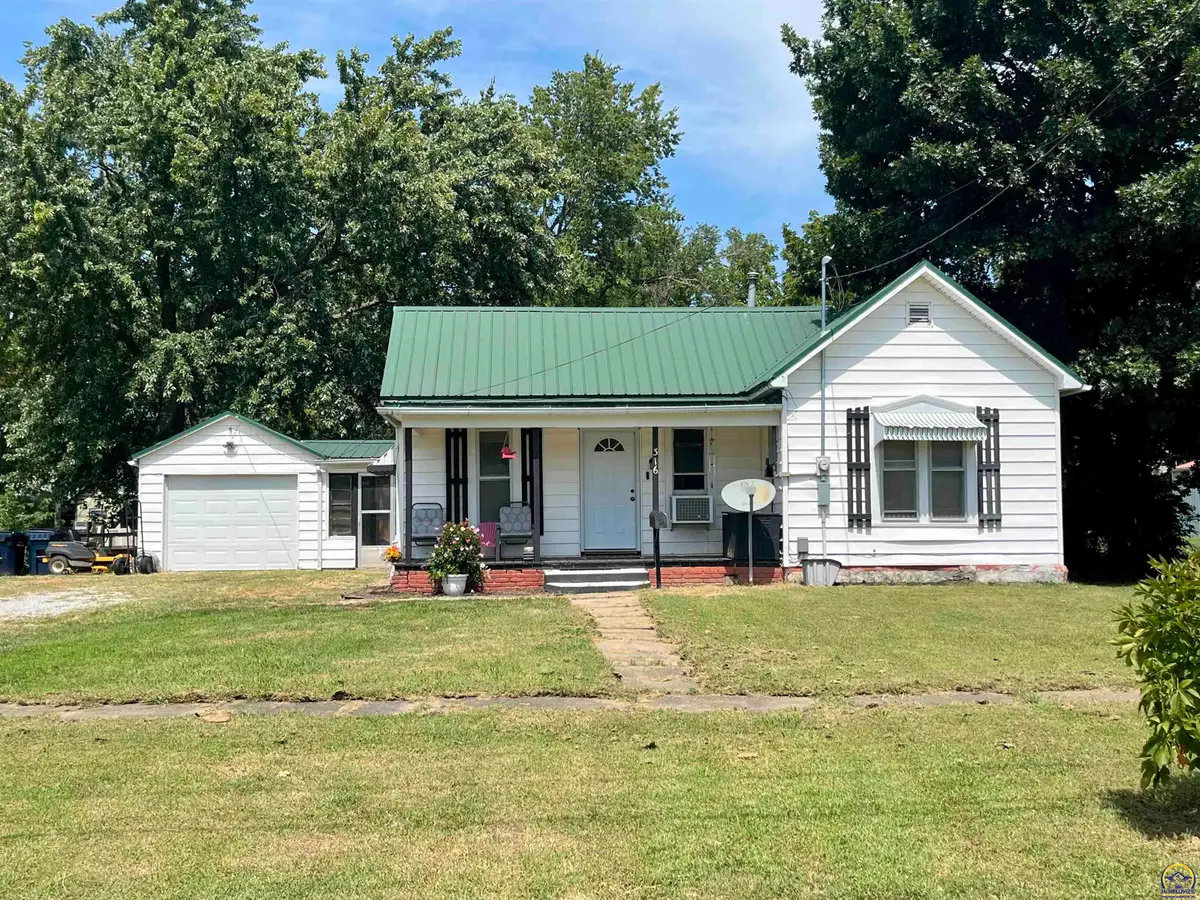 316 Main St, Osage City, KS 66523 - #1
