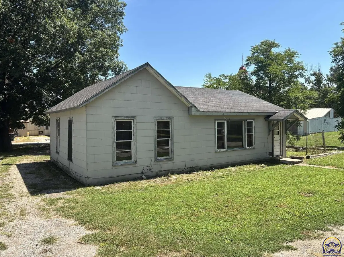 330 Pine St, Cottonwood Falls, KS 66845 - #1