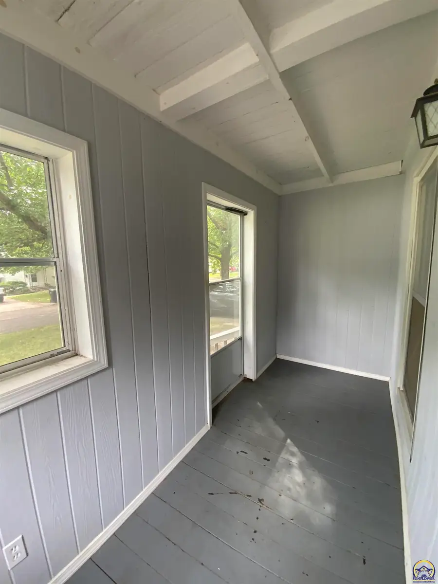 921 SW Frazier Ave, Topeka, KS 66606 - #3