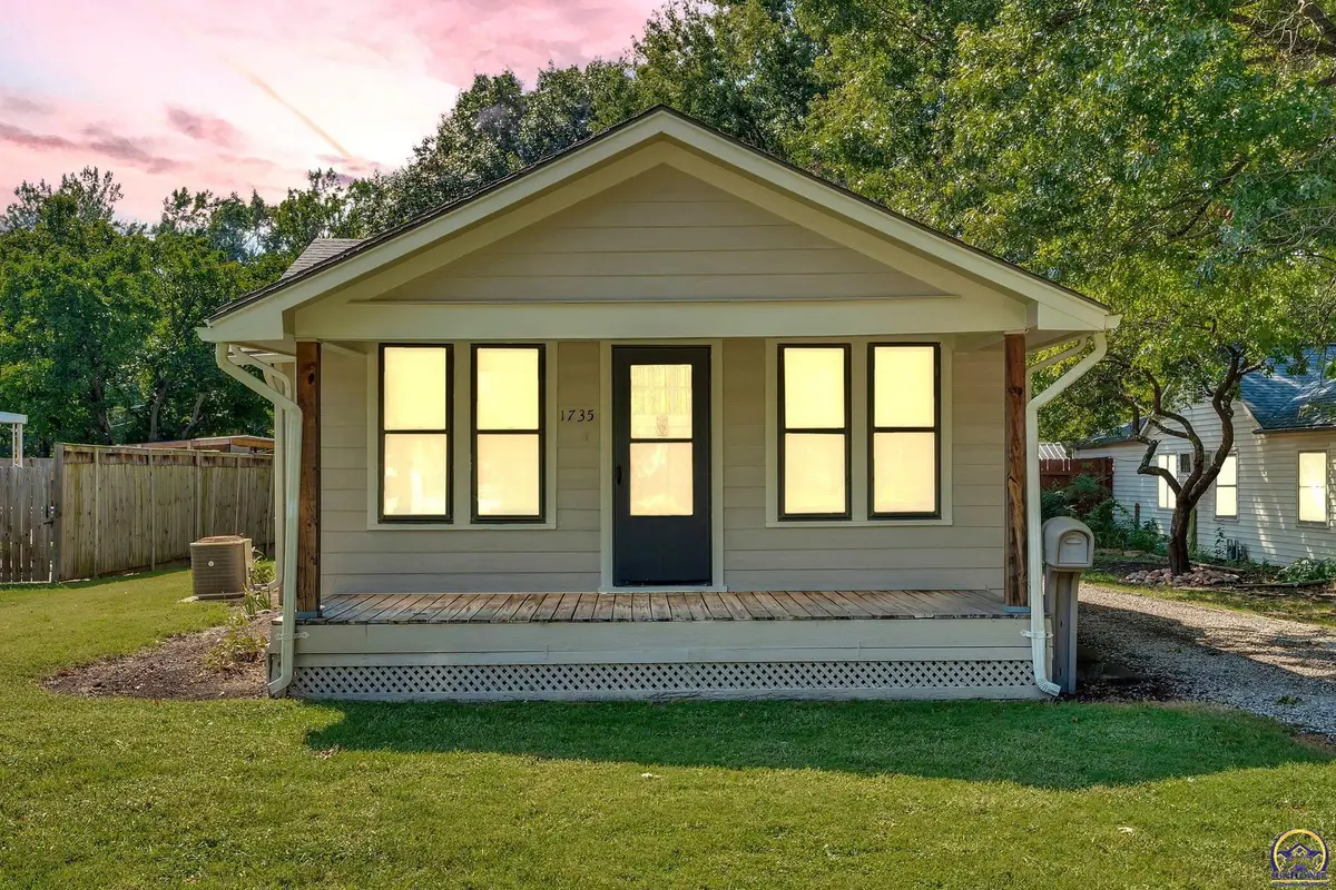 1735 SW Seabrook Ave, Topeka, KS 66604 - #1