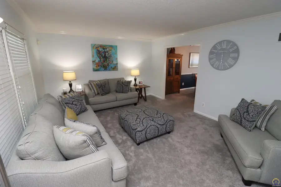 2342 SW Ashworth Pl, Topeka, KS 66614 - #3