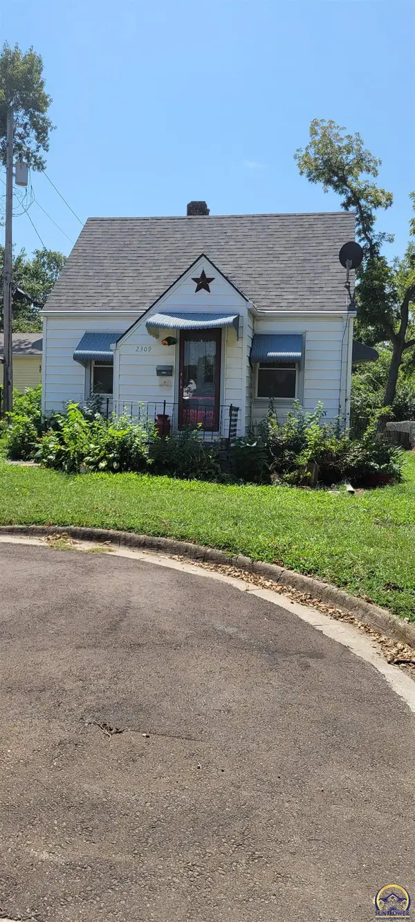 2309 SW Kenilworth Ct, Topeka, KS 66606