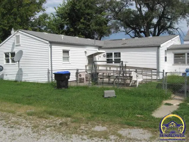 1028 SE 53rd St, Topeka, KS 66609 - #2