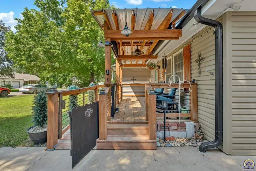 2224 NW Taylor St, Topeka, KS 66608 - #2