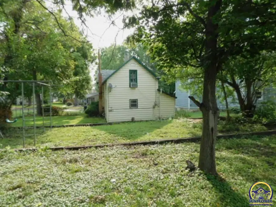 309 Wisconsin Ave, Holton, KS 66436 - #3
