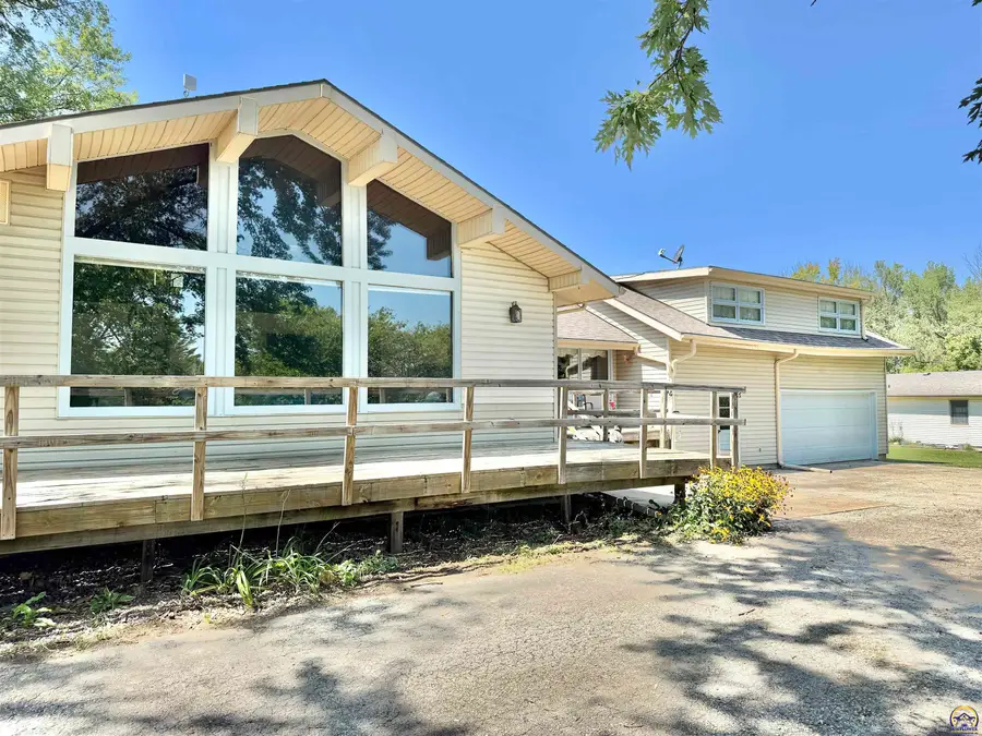 7482 Hilldale Rd, Ozawkie, KS 66070 - #2