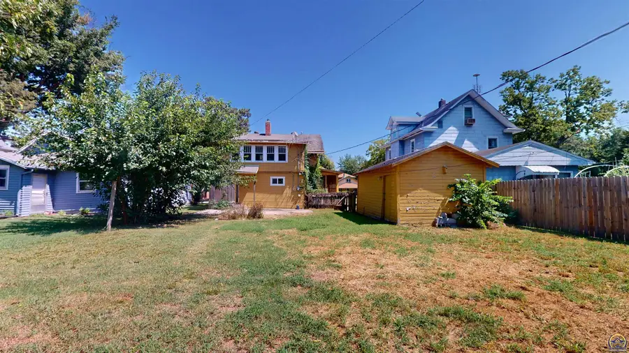 1831 SW Lane St, Topeka, KS 66604 - #2