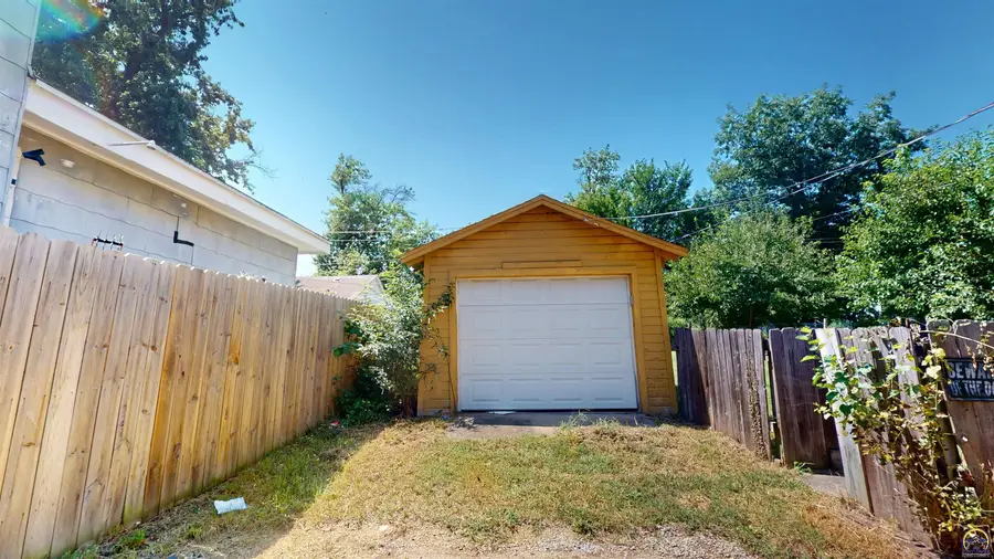1831 SW Lane St, Topeka, KS 66604 - #3