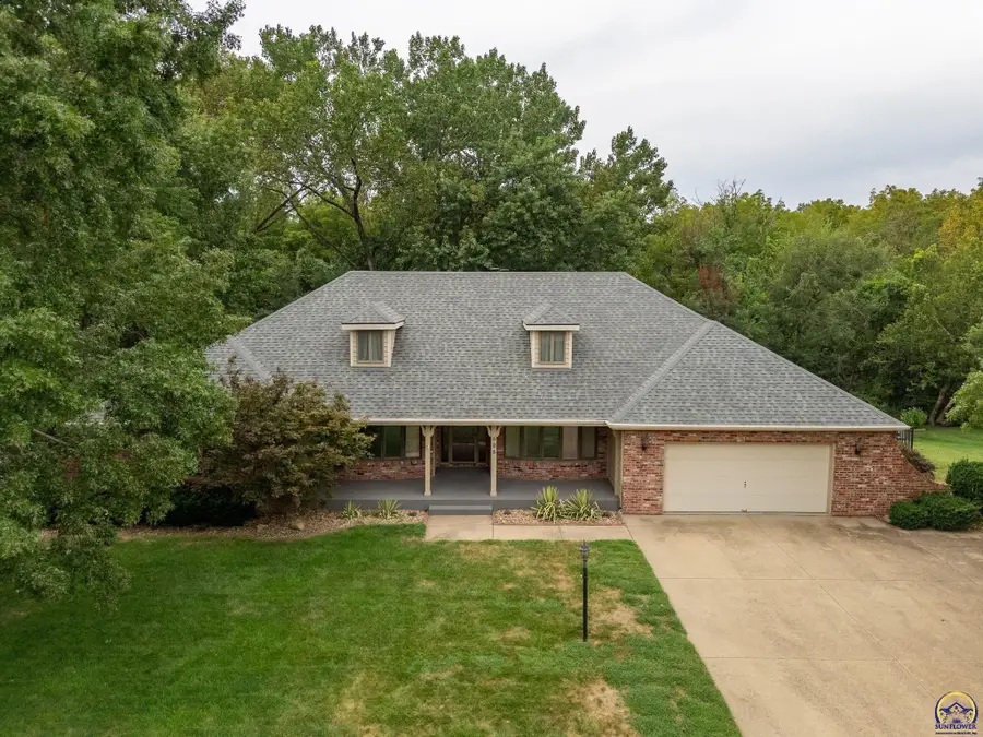 325 SW Whitehall Ln, Topeka, KS 66606 - #2