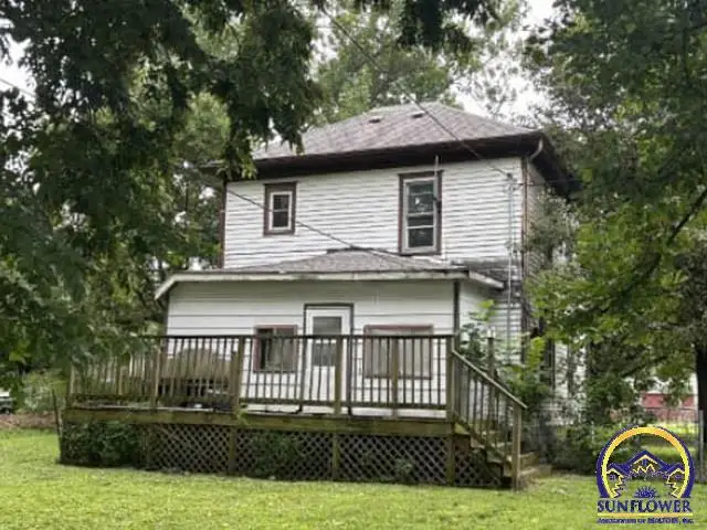 118 Sylvan St, Emporia, KS 66801 - #2