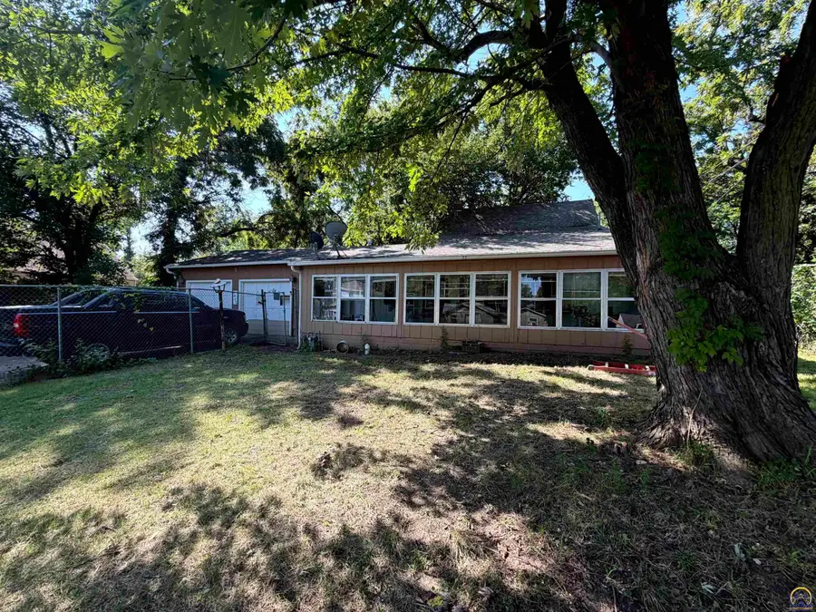 1415 SE 25th St, Topeka, KS 66605 - #3