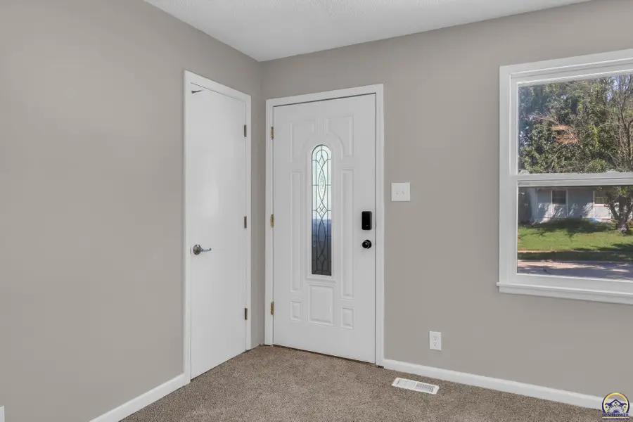 2225 SE 36th St, Topeka, KS 66605 - #2
