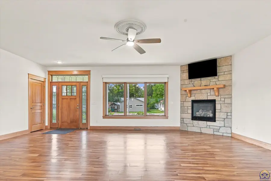 409 Wheeler Ave, McFarland, KS 66501 - #2