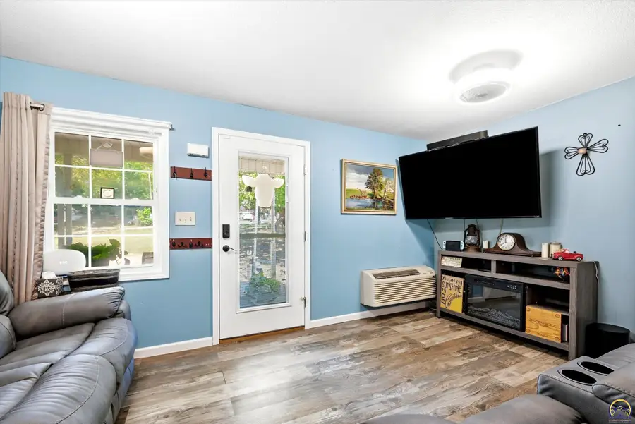 413 Osage St, Carbondale, KS 66414 - #2