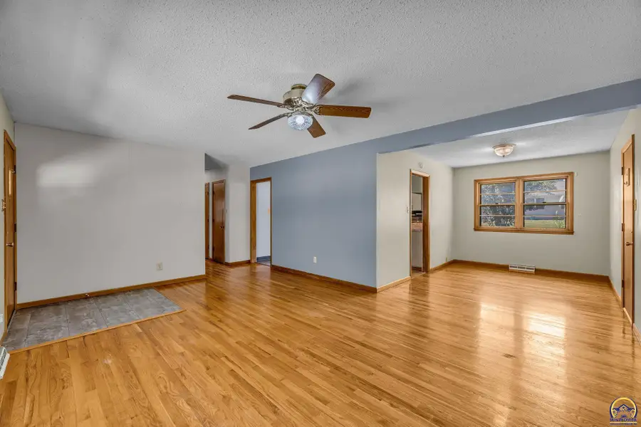 1901 SW Village Dr, Topeka, KS 66604 - #3
