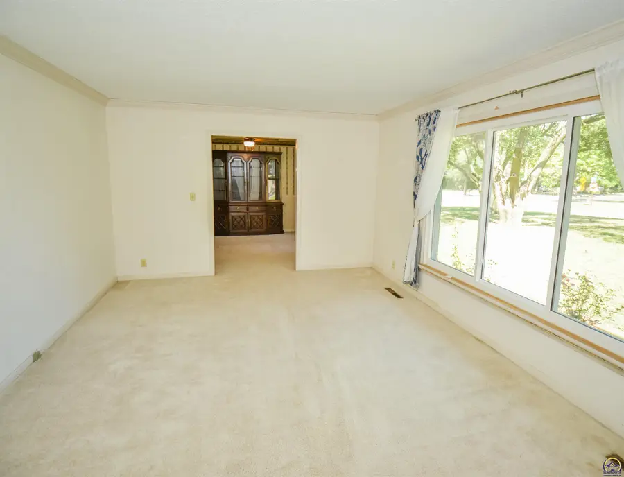 2061 Prairie Ln, Emporia, KS 66801 - #2