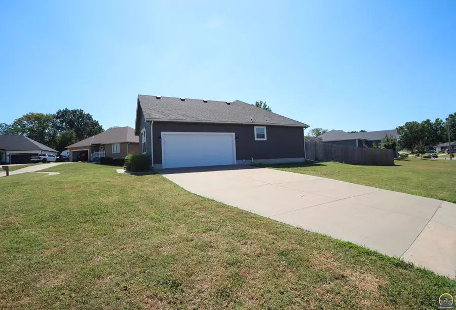 2101 SE Peace Ct, Topeka, KS 66605 - #2