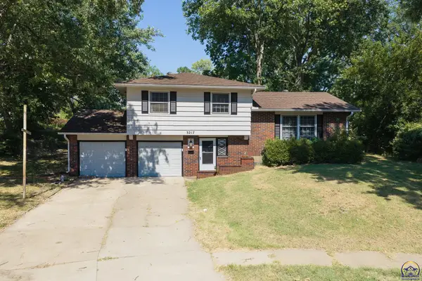 3217 Westwood Ct, Topeka, KS 66614