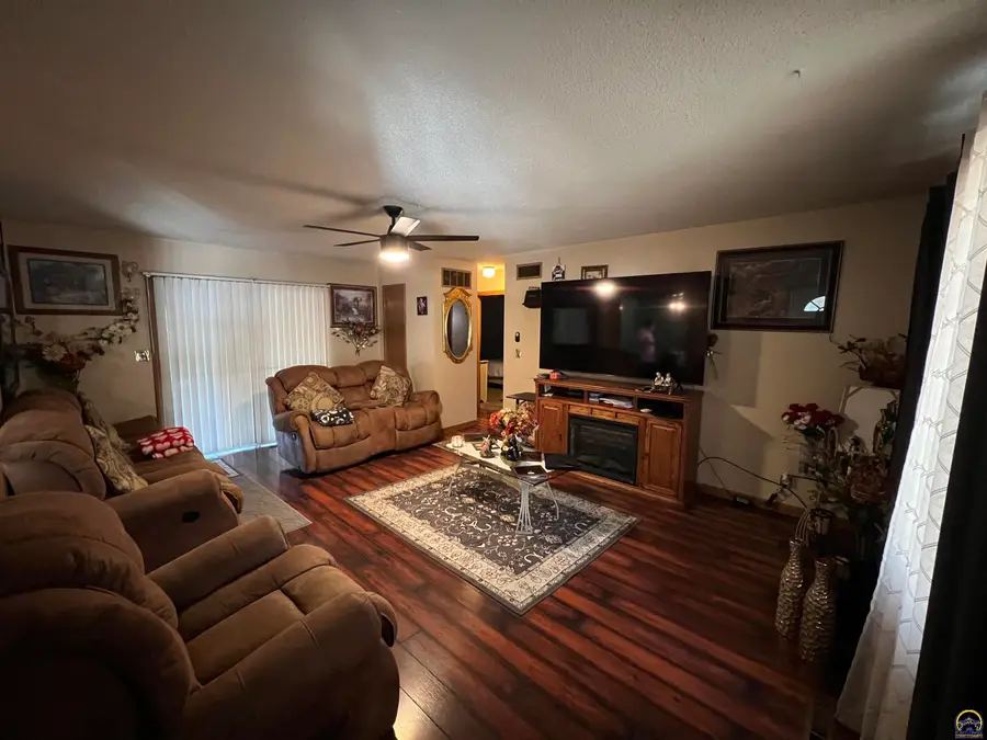 2121 W 15th Ave, Emporia, KS 66801 - #3