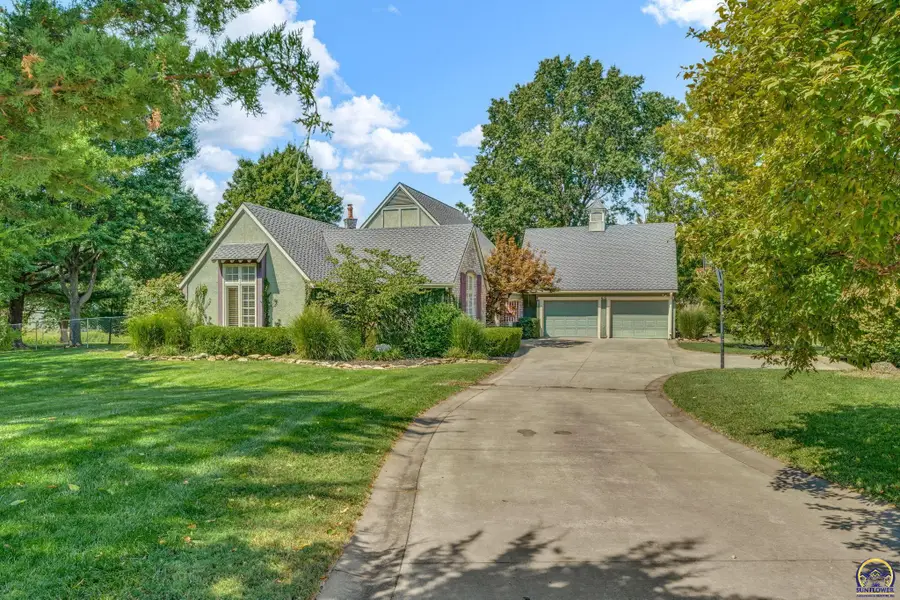615 W Willow Ln, Ottawa, KS 66067 - #3
