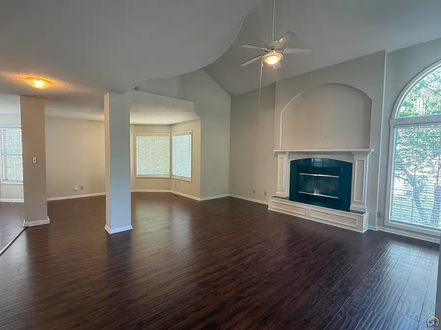 5686 SW 34th St, Topeka, KS 66614 - #2