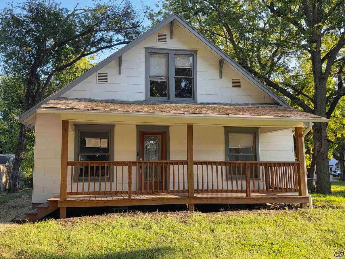 2711 SW Munson Ave, Topeka, KS 66604 - #1