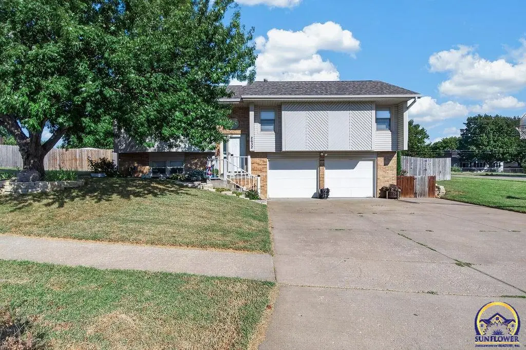 2632 SW Gainsboro Rd, Topeka, KS 66614 - #1