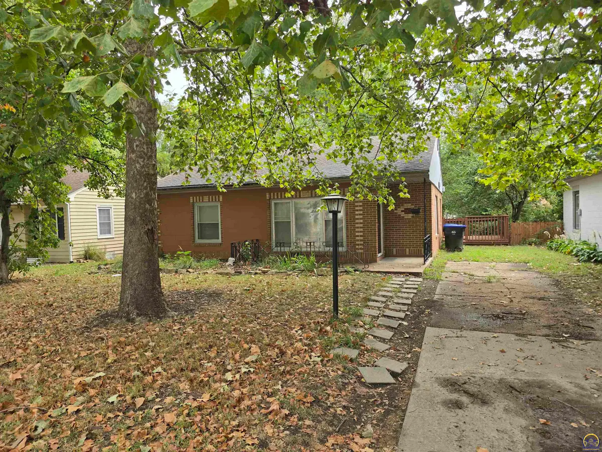 810 SW Orleans St, Topeka, KS 66606 - #1