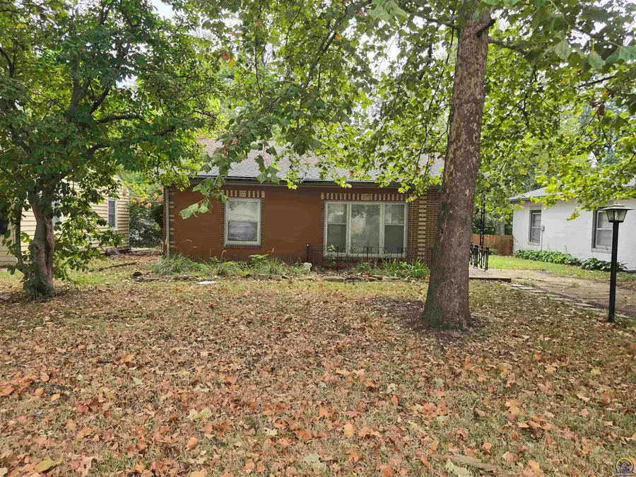 810 SW Orleans St, Topeka, KS 66606 - #3