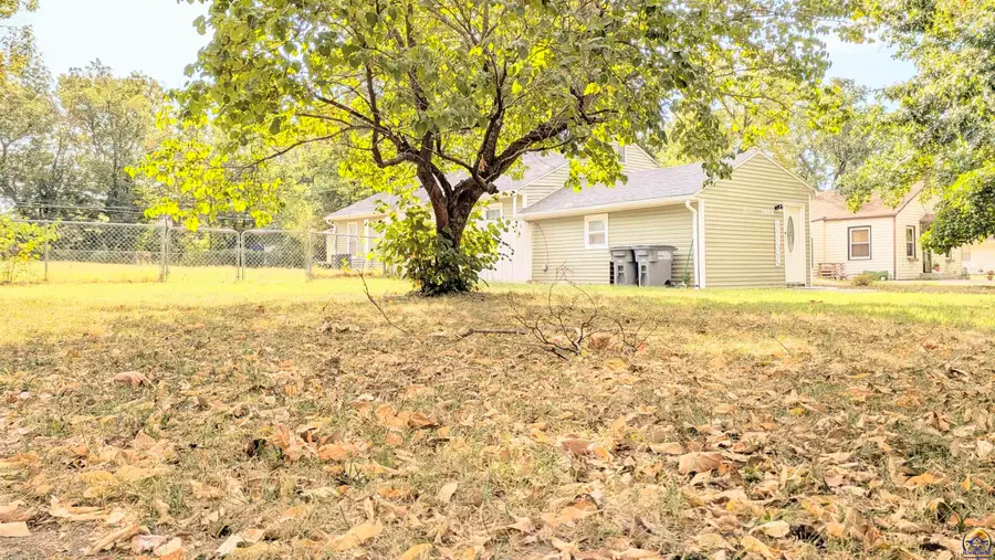 1006 Woodland St, Emporia, KS 66801 - #2