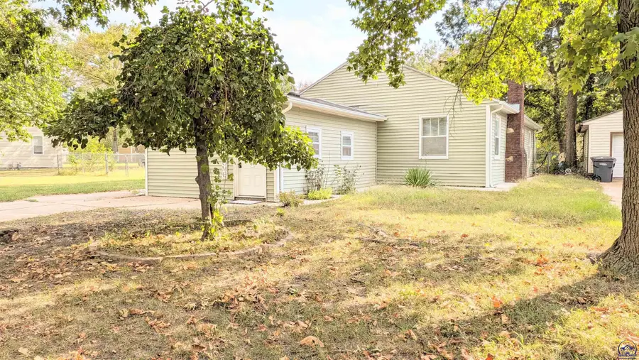 1006 Woodland St, Emporia, KS 66801 - #3