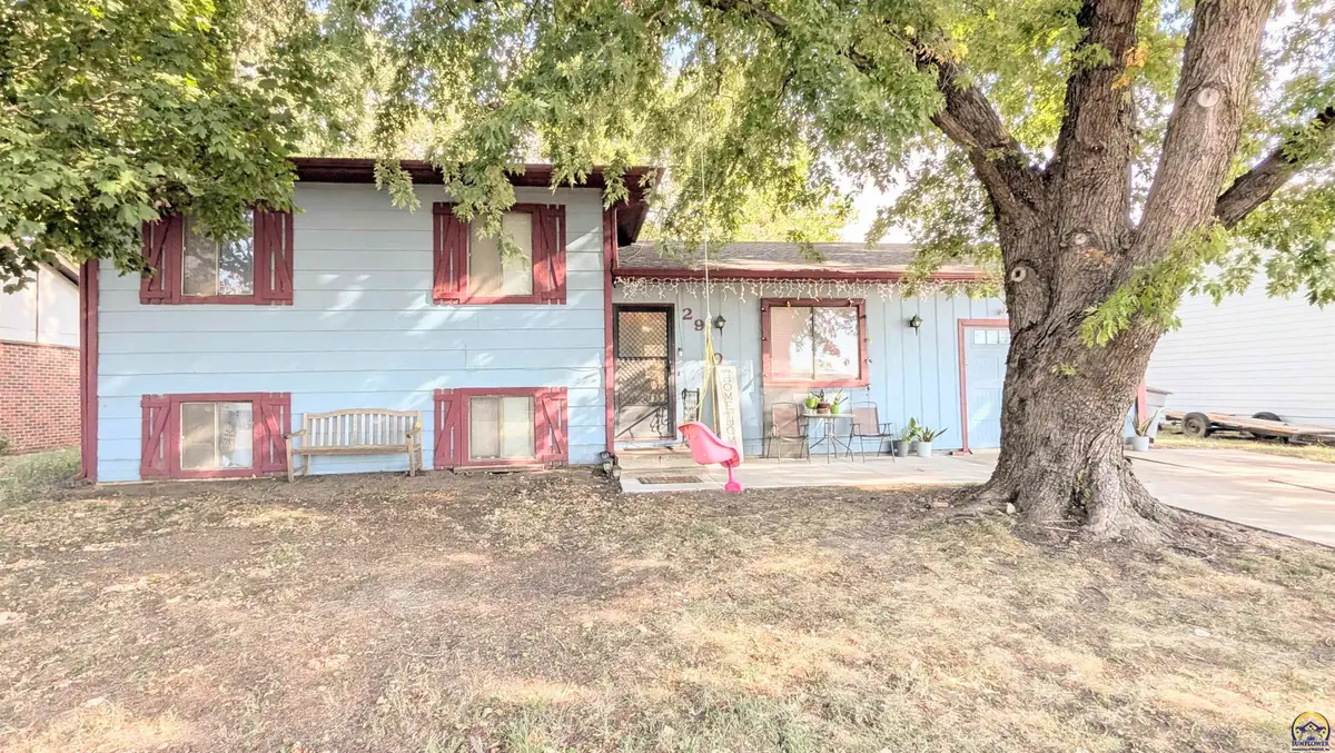 2910 Sutton Pl, Emporia, KS 66801 - #1