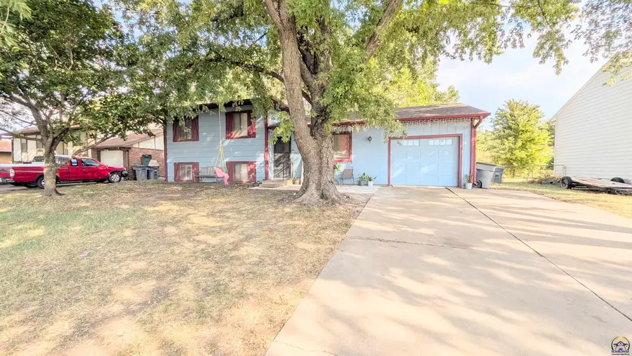 2910 Sutton Pl, Emporia, KS 66801 - #2