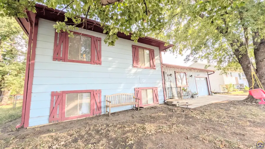 2910 Sutton Pl, Emporia, KS 66801 - #3