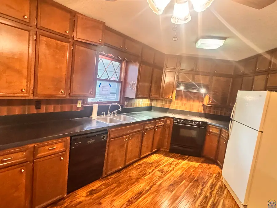 5804 SW 25th St, Topeka, KS 66614 - #3
