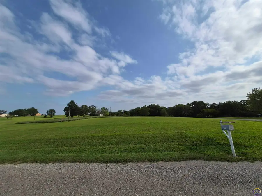 8903 Holly Ln, Ozawkie, KS 66070 - #2
