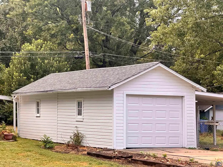 1267 SW Plass Ave, Topeka, KS 66604 - #2