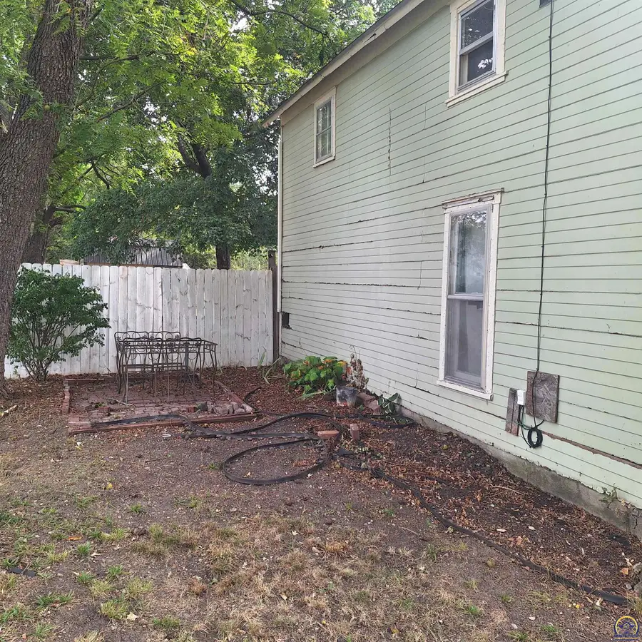 206 E 2nd St, Eskridge, KS 66423 - #3