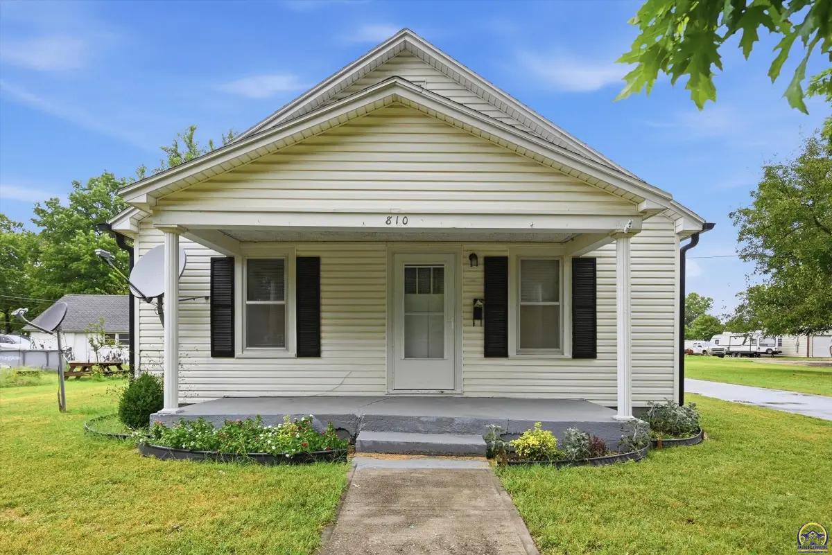810 Lord St, Osage City, KS 66523 - #1