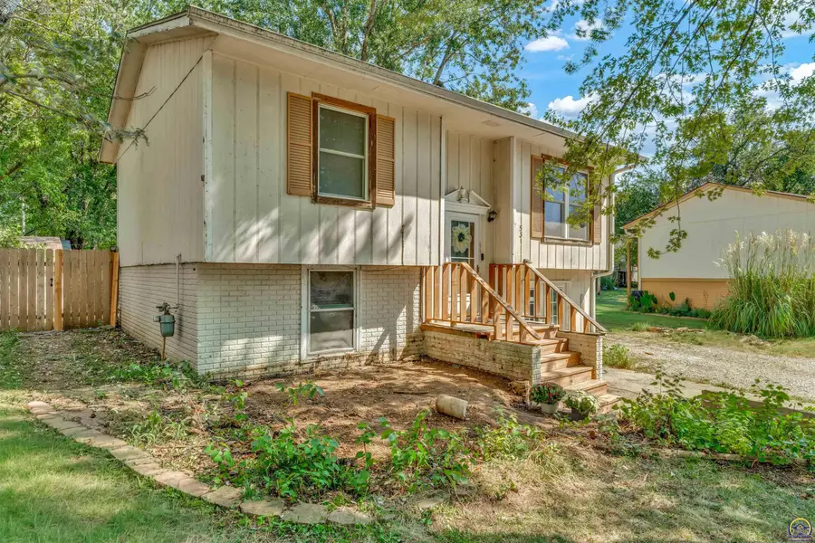 531 N Milton St, Auburn, KS 66402 - #2