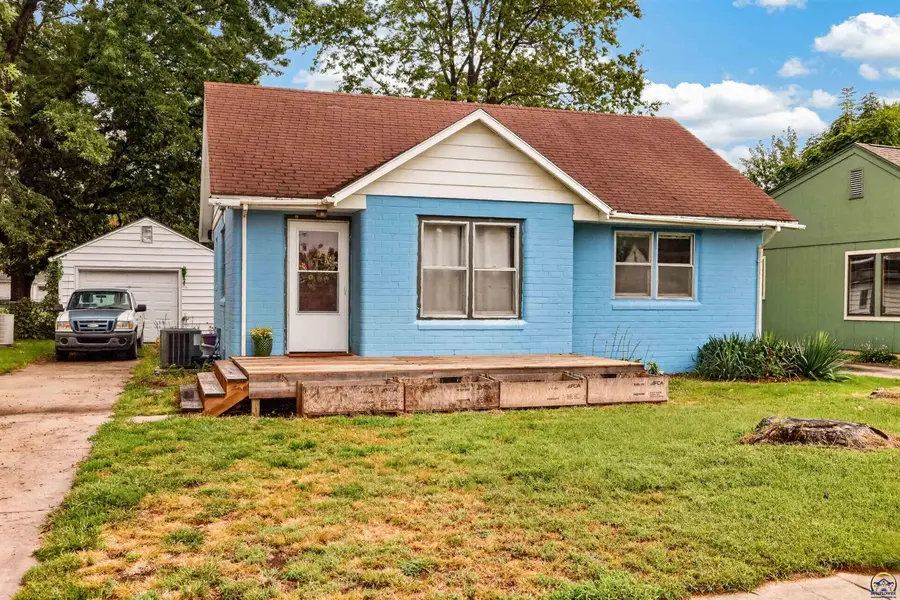 1524 NW Logan St, Topeka, KS 66608 - #2