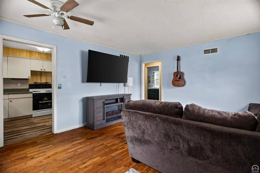 1524 NW Logan St, Topeka, KS 66608 - #3